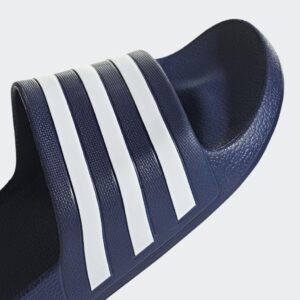 adidas Unisex Adilette Aqua Slides Schiebe-Sandalen in Dunkelblau - Leicht, Bequem und Schnell Trocknend