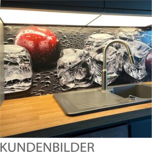 Selbstklebende Küchenrückwand in Glasoptik mit Kirschen und Eis Design von StickerProfis