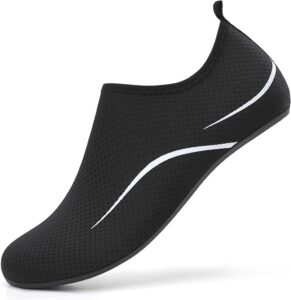 RUOMU Badeschuhe Damen Herren Wasserschuhe Neoprenschuhe Strandschuhe Aquaschuhe in Schwarz Größe 43 EU