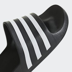 adidas Herren Adilette Slipper in Core Black Cloud White Core Black - Perfekter Begleiter für Wasseraktivitäten