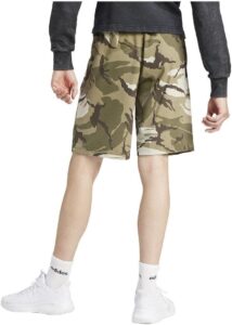 adidas Herren Freizeit-Shorts Seasonal Essentials Camouflage in Olive Strata