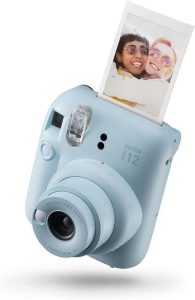 INSTAX Mini 12 Sofortbildkamera in Pastel-Blue - Dein perfekter Begleiter für unvergessliche Momente