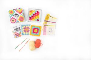 Granny Square Card Deck: 50 Mix and Match Designs - Dein ultimativer Begleiter für kreative Handarbeiten