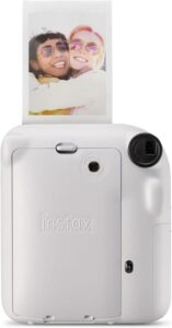 INSTAX Mini 12 Sofortbildkamera in Clay-White - Kompakt und perfekt für Selfies